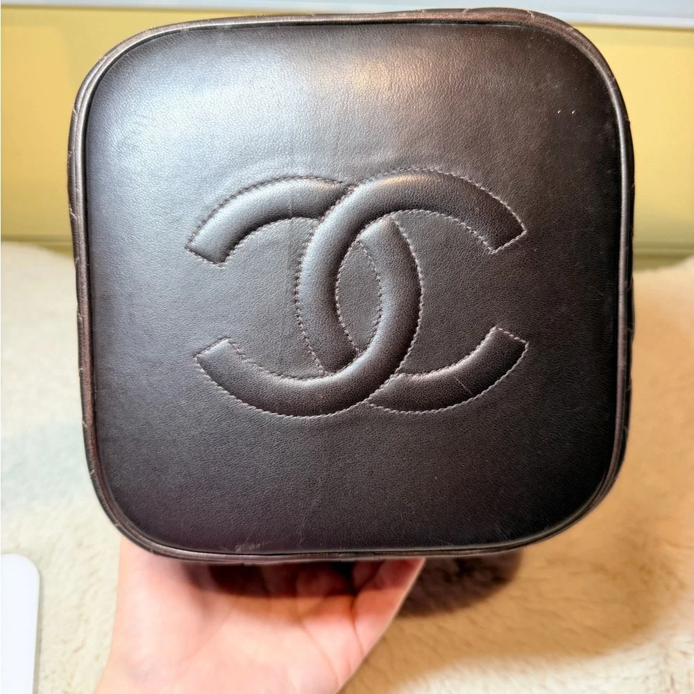 Authentic Vintage CHANEL Matelasse Dark Brown Lambskin Vanity Bag - Picture 6 of 16